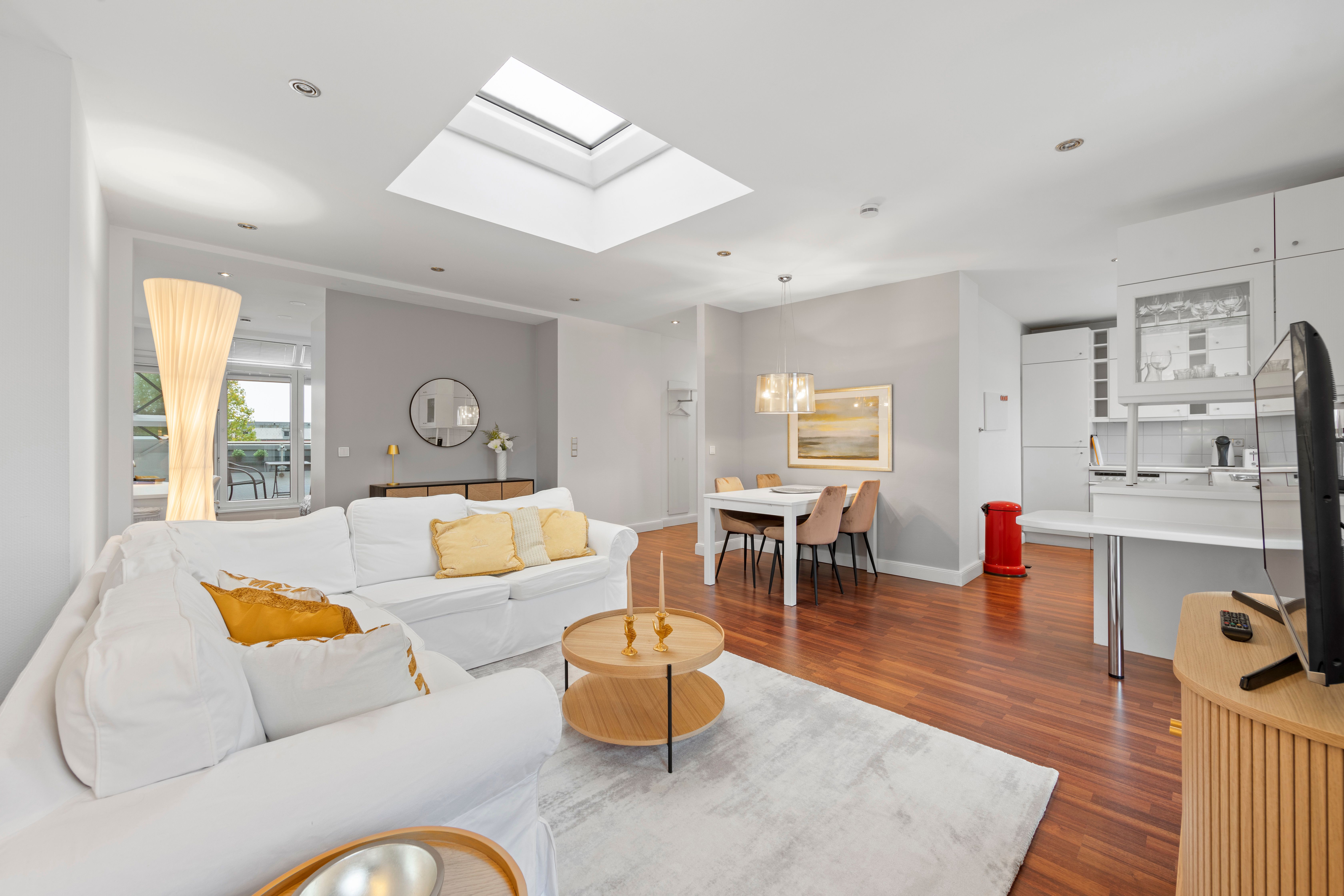 Highly Attractive, Completely Renovated Penthouse - Highly attractive, completely renovated penthouse - Gallery - 18