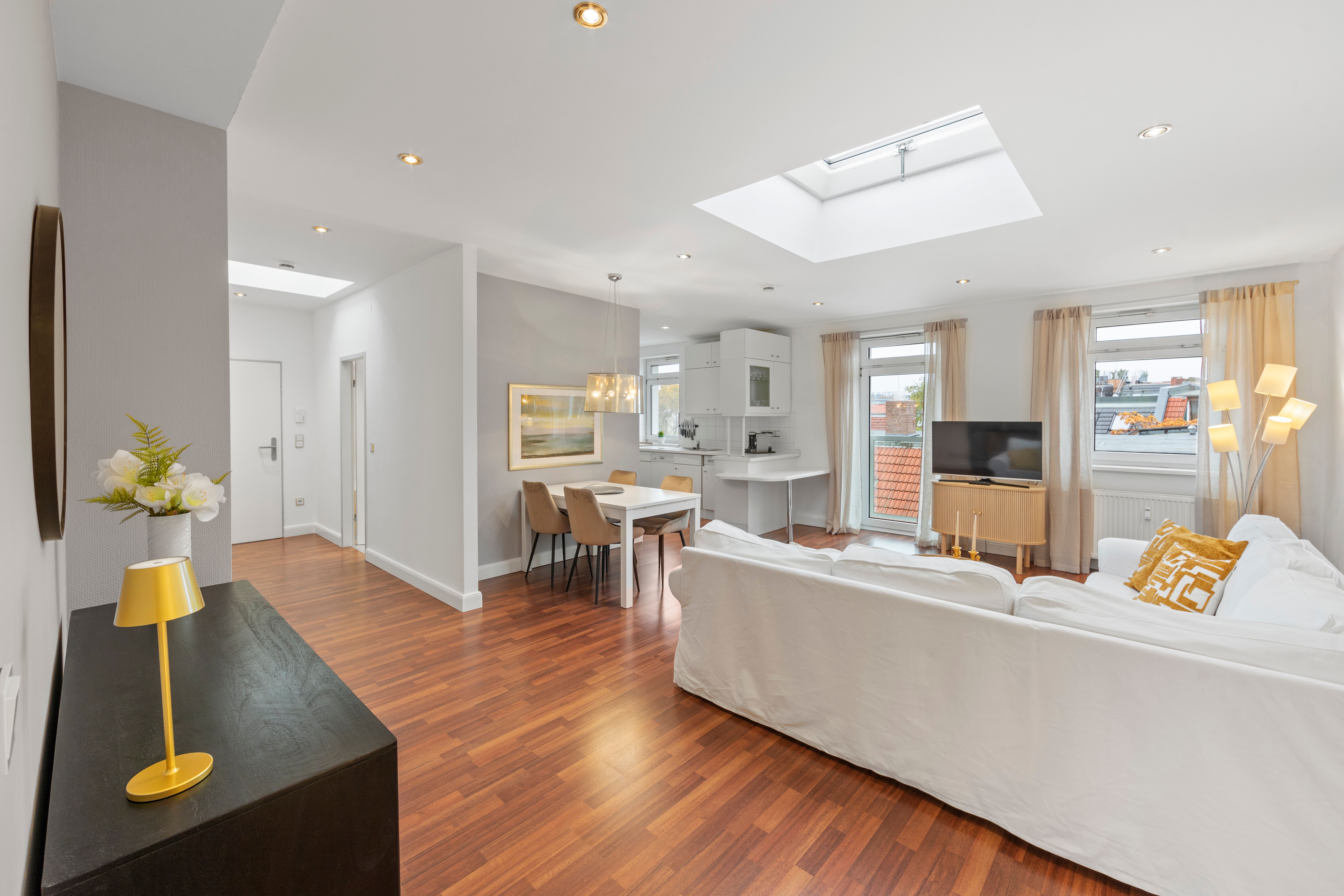  Highly Attractive, Completely Renovated Penthouse  -  Highly attractive, completely renovated penthouse  - Gallery -  17