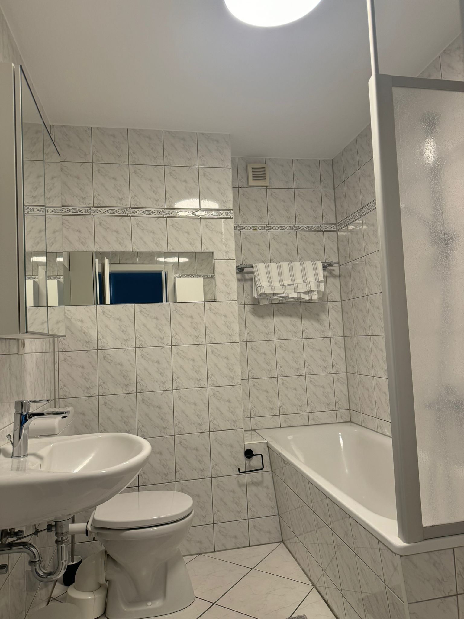 4 Bedroom Apartment At Fancy Oberkassel Luegallee - 4 bedroom apartment at fancy Oberkassel Luegallee - Gallery - 2