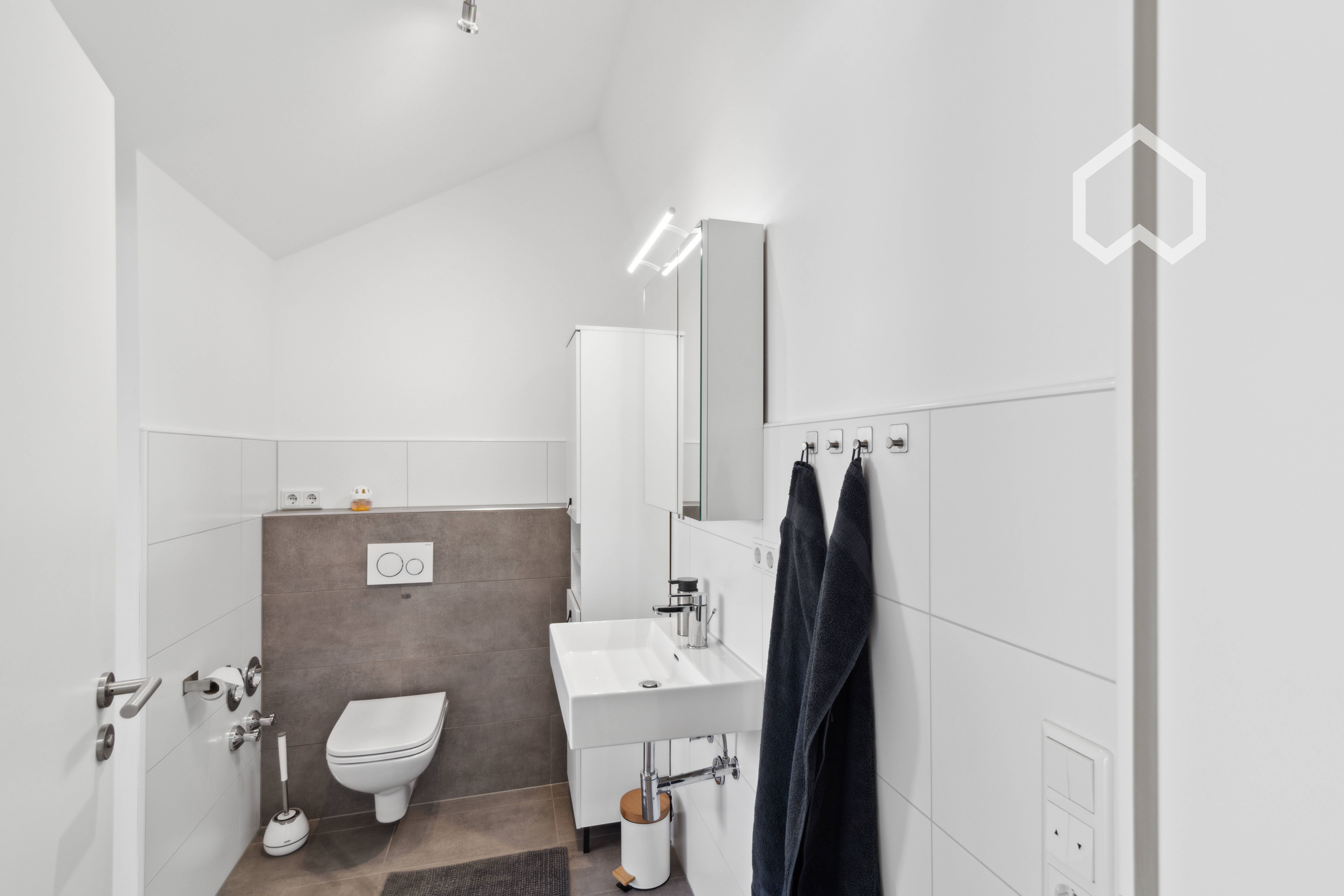  Stunning, Modern 3-Room Attic Apartment In Central Darmstadt Location  -  Stunning, Modern 3-Room Attic Apartment in Central Darmstadt Location  - Gallery -  3