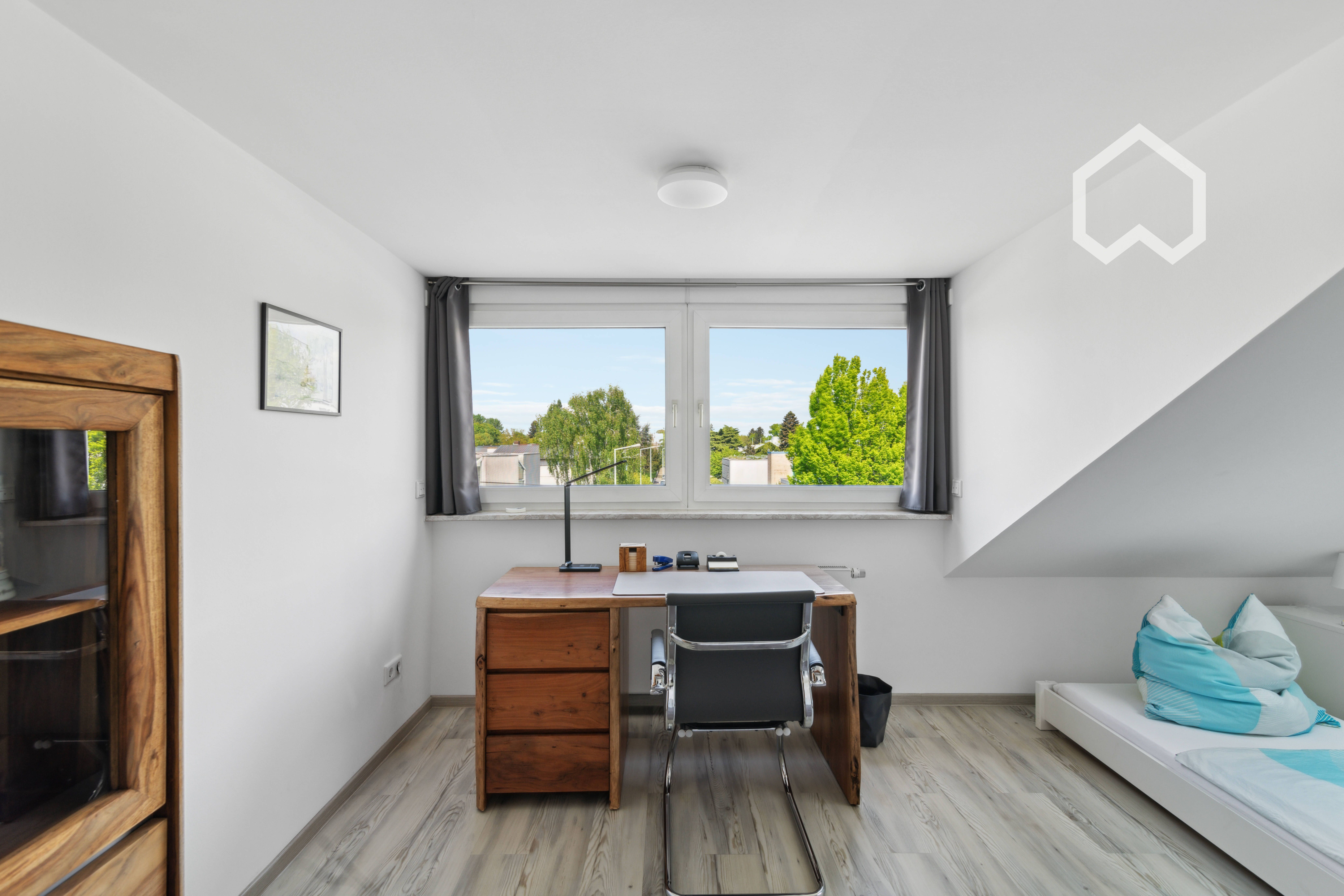  Stunning, Modern 3-Room Attic Apartment In Central Darmstadt Location  -  Stunning, Modern 3-Room Attic Apartment in Central Darmstadt Location  - Gallery -  5