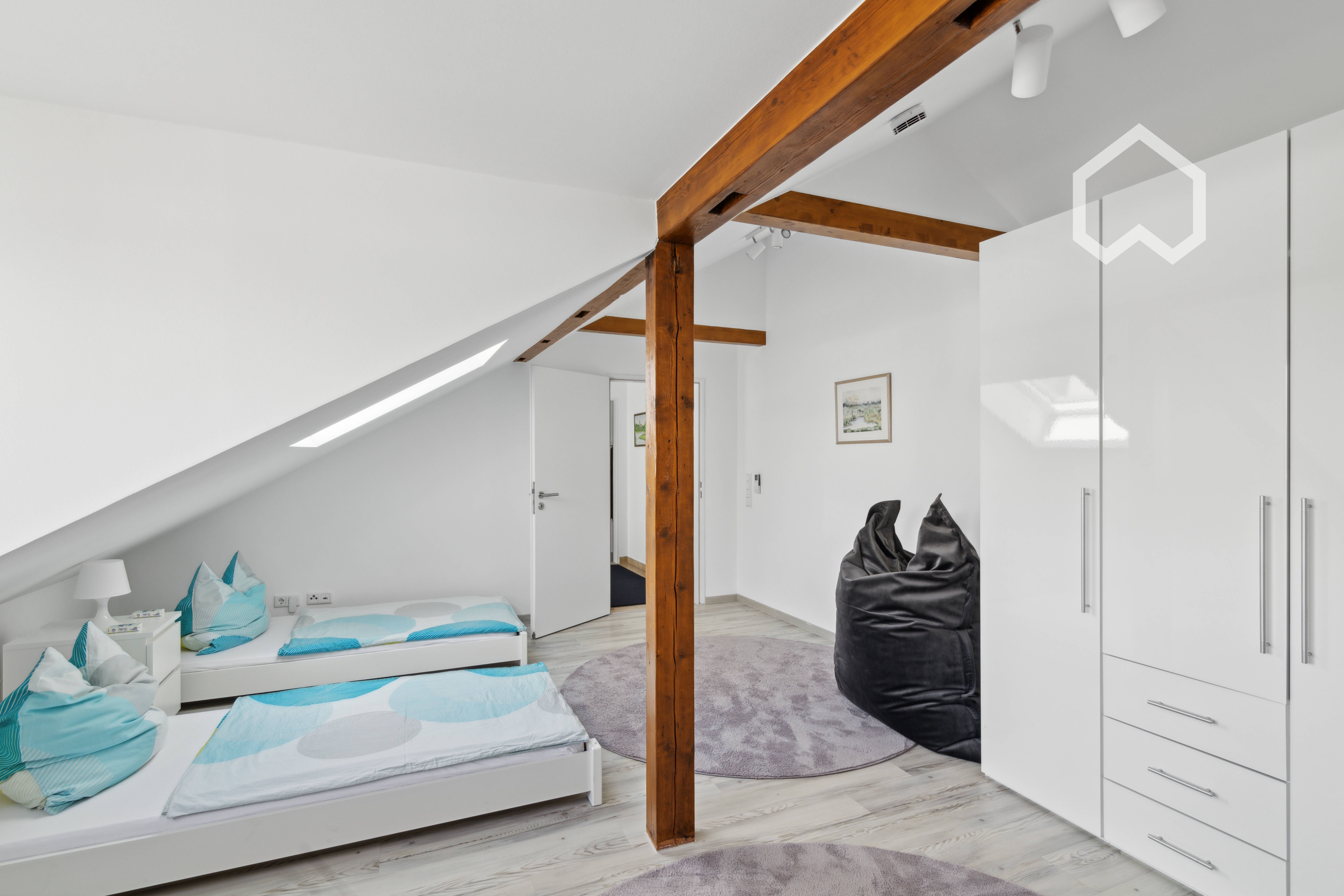  Stunning, Modern 3-Room Attic Apartment In Central Darmstadt Location  -  Stunning, Modern 3-Room Attic Apartment in Central Darmstadt Location  - Gallery -  6