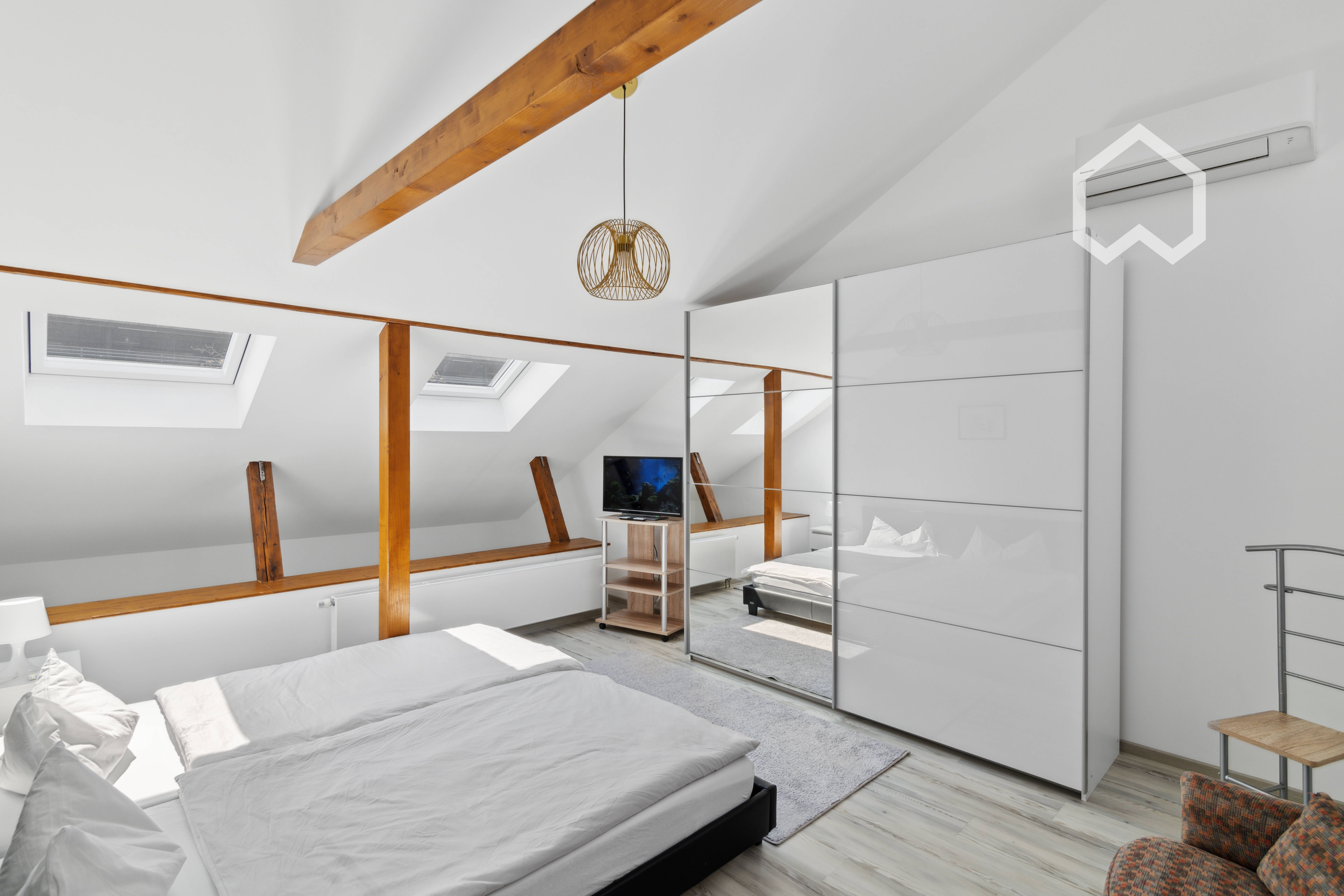  Stunning, Modern 3-Room Attic Apartment In Central Darmstadt Location  -  Stunning, Modern 3-Room Attic Apartment in Central Darmstadt Location  - Gallery -  9