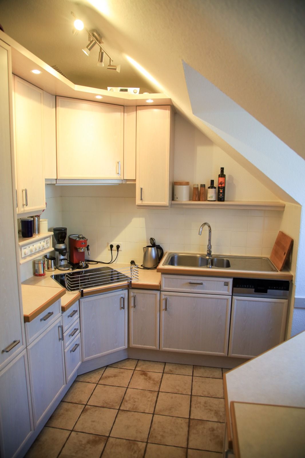  Fully Furnished 3-Room Apartment (113 Sqm) With Garden & South-Facing Loggia + Carport – Erlangen (B  -  Fully furnished 3-room apartment (113 sqm) with garden & south-facing loggia + carport – Erlangen (Bergkirchweihviertel) – (utilities/electricity/internet included)  - Gallery -  6