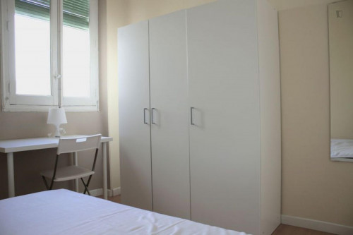 Comfortable single bedroom in a flat, near Santiago Bernabéu Stadium