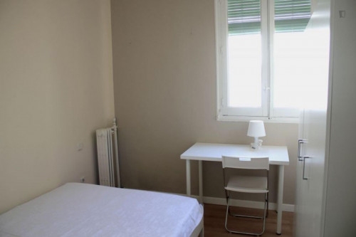 Comfortable single bedroom in a flat, near Santiago Bernabéu Stadium