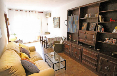 Double bedroom in 4-bedroom apartment