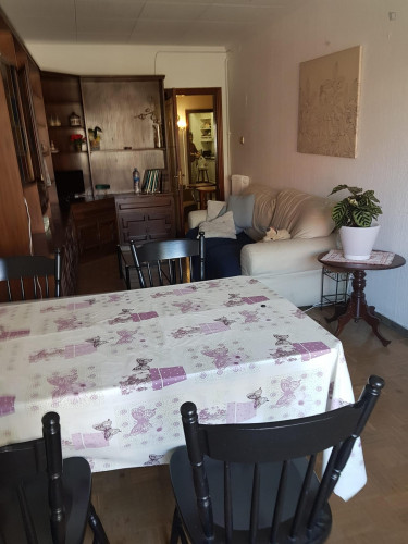 Double bedroom in 4-bedroom apartment - Gallery - 8