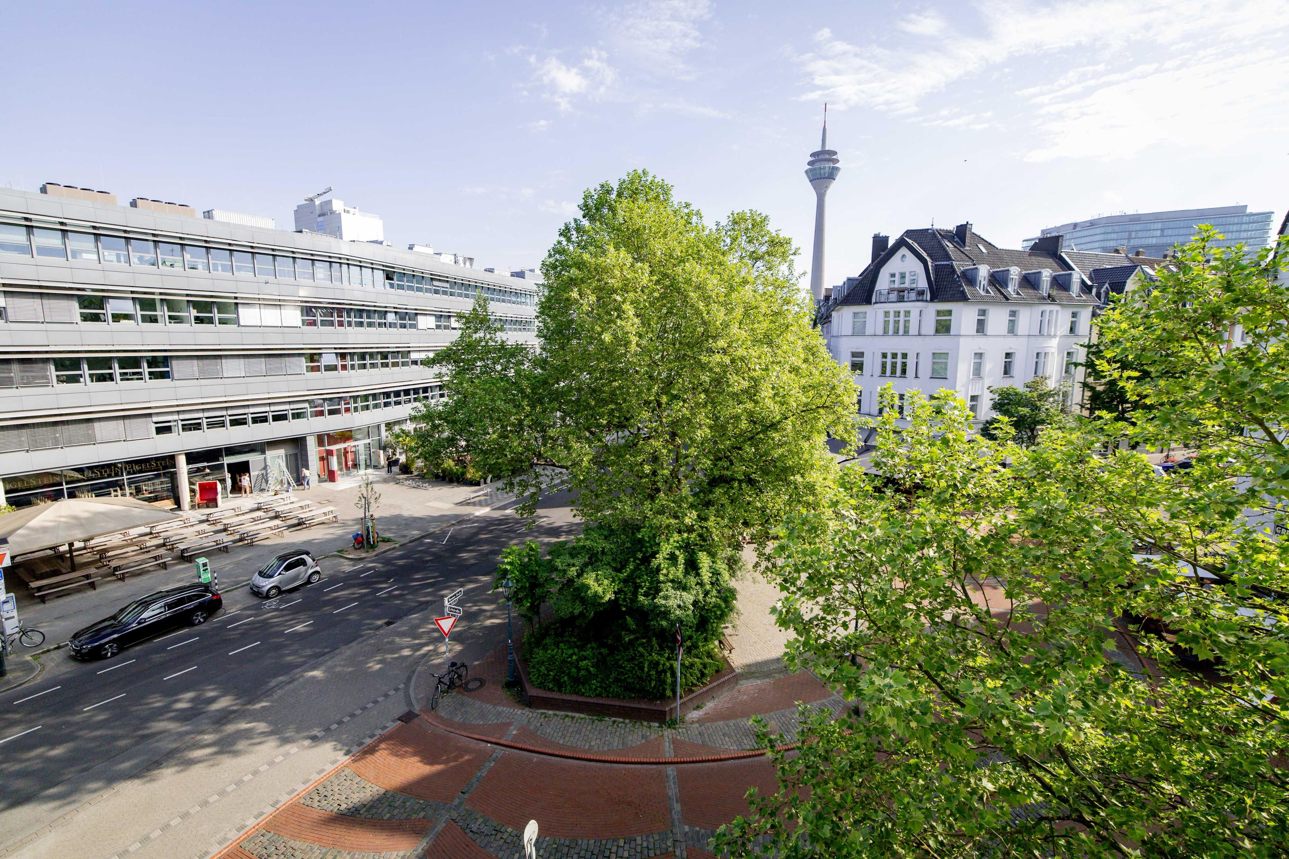  Stylish Furnished Apartment With Stunning View Of The Rhine Tower – In The Heart Of Düsseldorf’s Med  -  Stylish furnished apartment with stunning view of the Rhine Tower – in the heart of Düsseldorf’s Media Harbour  - Gallery -  10