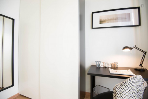 Awesome double bedroom with balcony close to Metro Carducci station - Gallery - 25