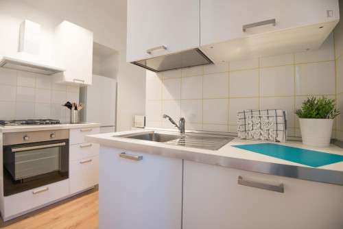 Awesome double bedroom with balcony close to Metro Carducci station - Gallery - 16