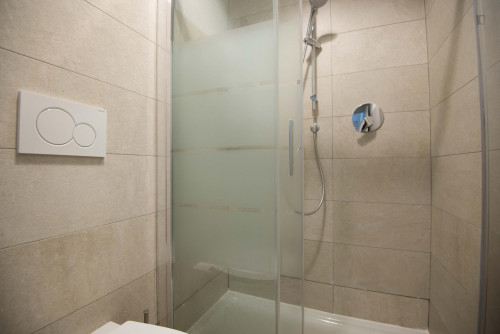 Awesome double bedroom with balcony close to Metro Carducci station - Gallery - 9