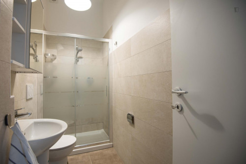 Awesome double bedroom with balcony close to Metro Carducci station - Gallery - 11