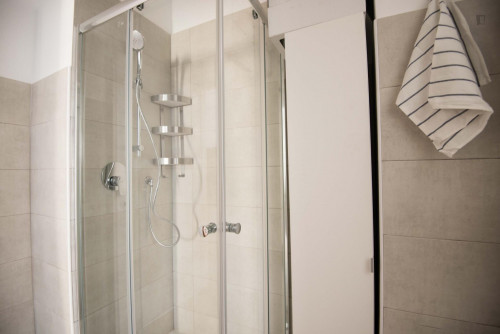 Awesome double bedroom with balcony close to Metro Carducci station - Gallery - 13