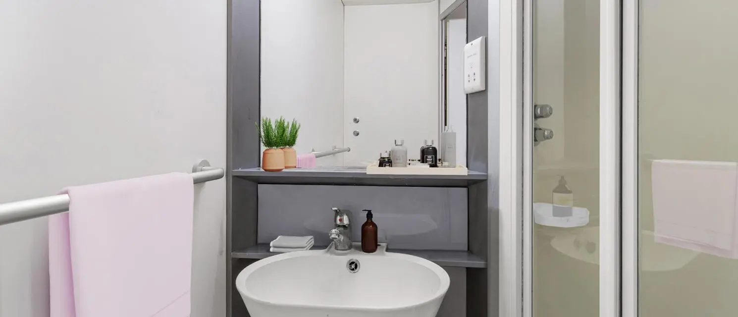 Bronze En-Suite - Chapter Islington - Gallery - 2