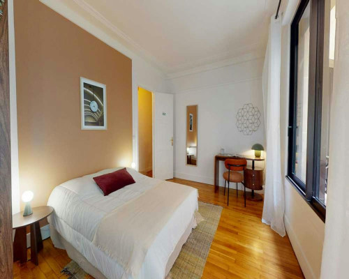 Avenue Montaigne, Paris