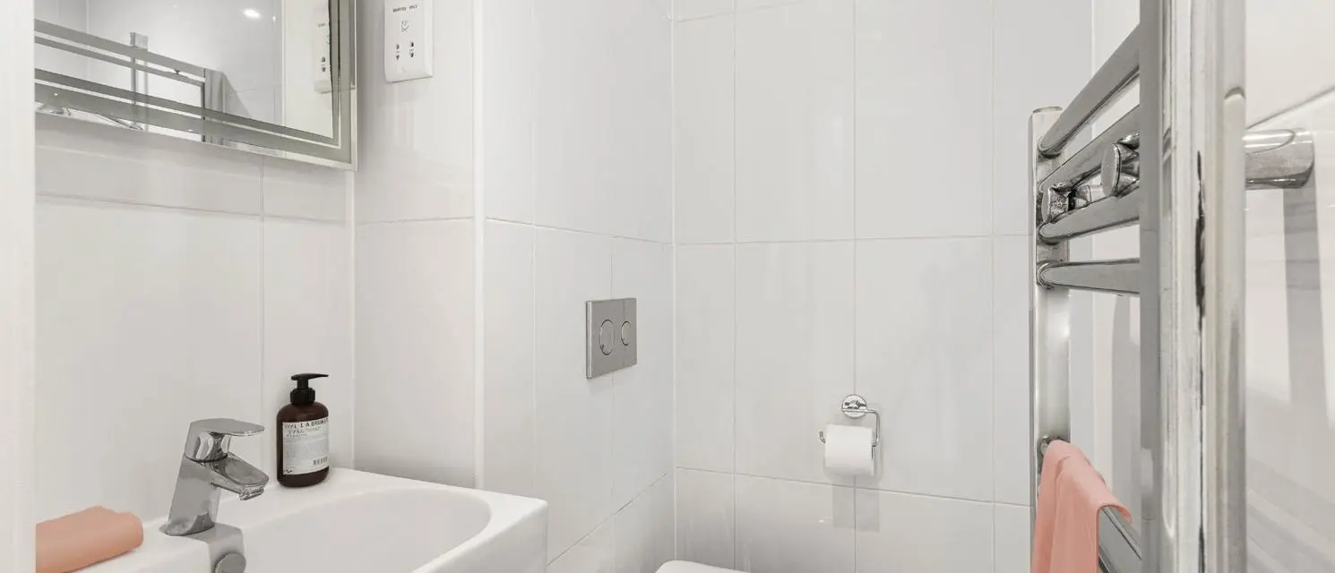 Silver En-Suite  -  Chapter Aldgate  - Gallery -  2