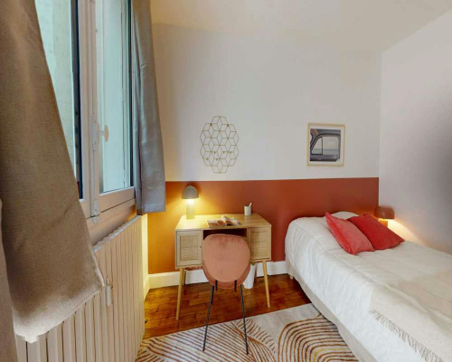 Avenue Montaigne, Paris