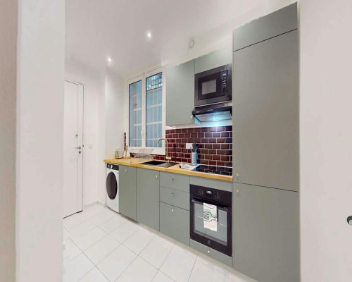 Avenue Montaigne, Paris