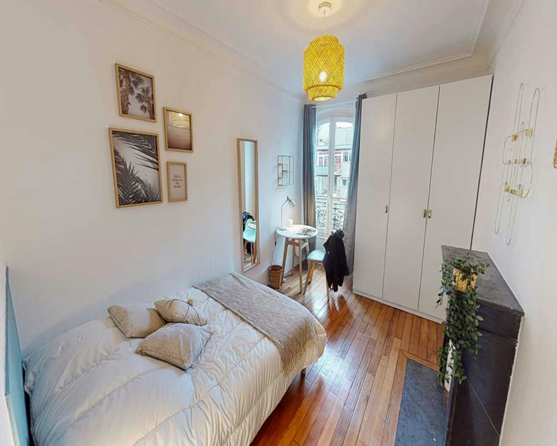  Private Room  -  Rue des Cloys, Paris  - Gallery -  1