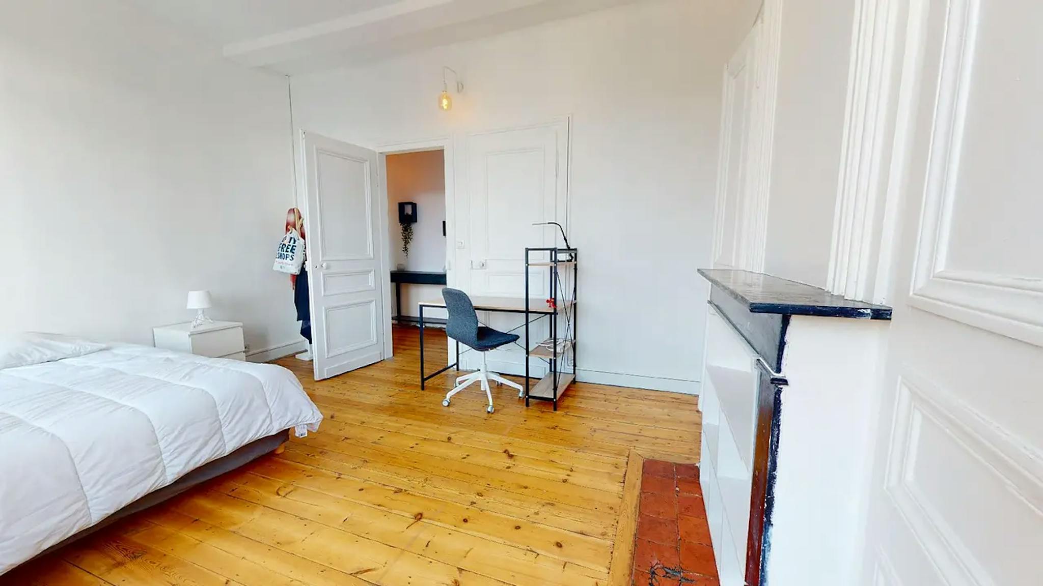  Private Room  -  Rue Léon Gambetta, Lille  - Gallery -  1