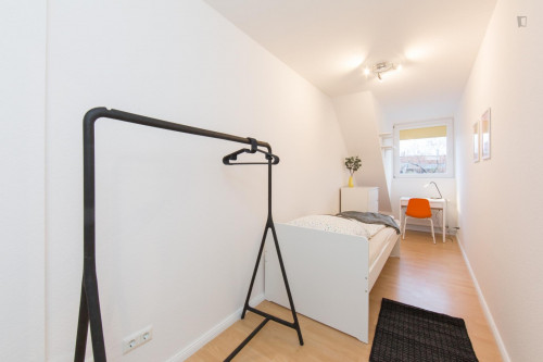 Alluring single bedroom in a 5-bedroom apartment near U Hermannplatz (Berlin) metro station
