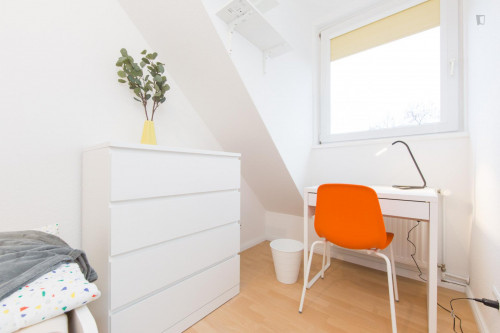 Alluring single bedroom in a 5-bedroom apartment near U Hermannplatz (Berlin) metro station