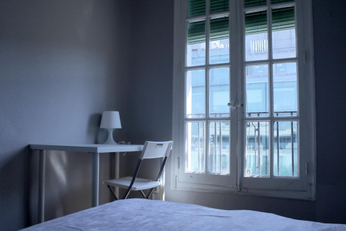 Cosy single bedroom in an 8-bedroom flat, in central Castellana