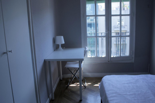 Cosy single bedroom in an 8-bedroom flat, in central Castellana