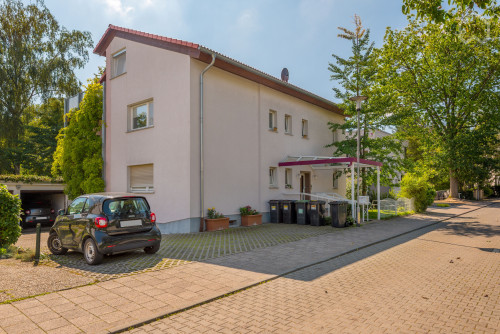 Modern 3-room roof studio in Darmstadt