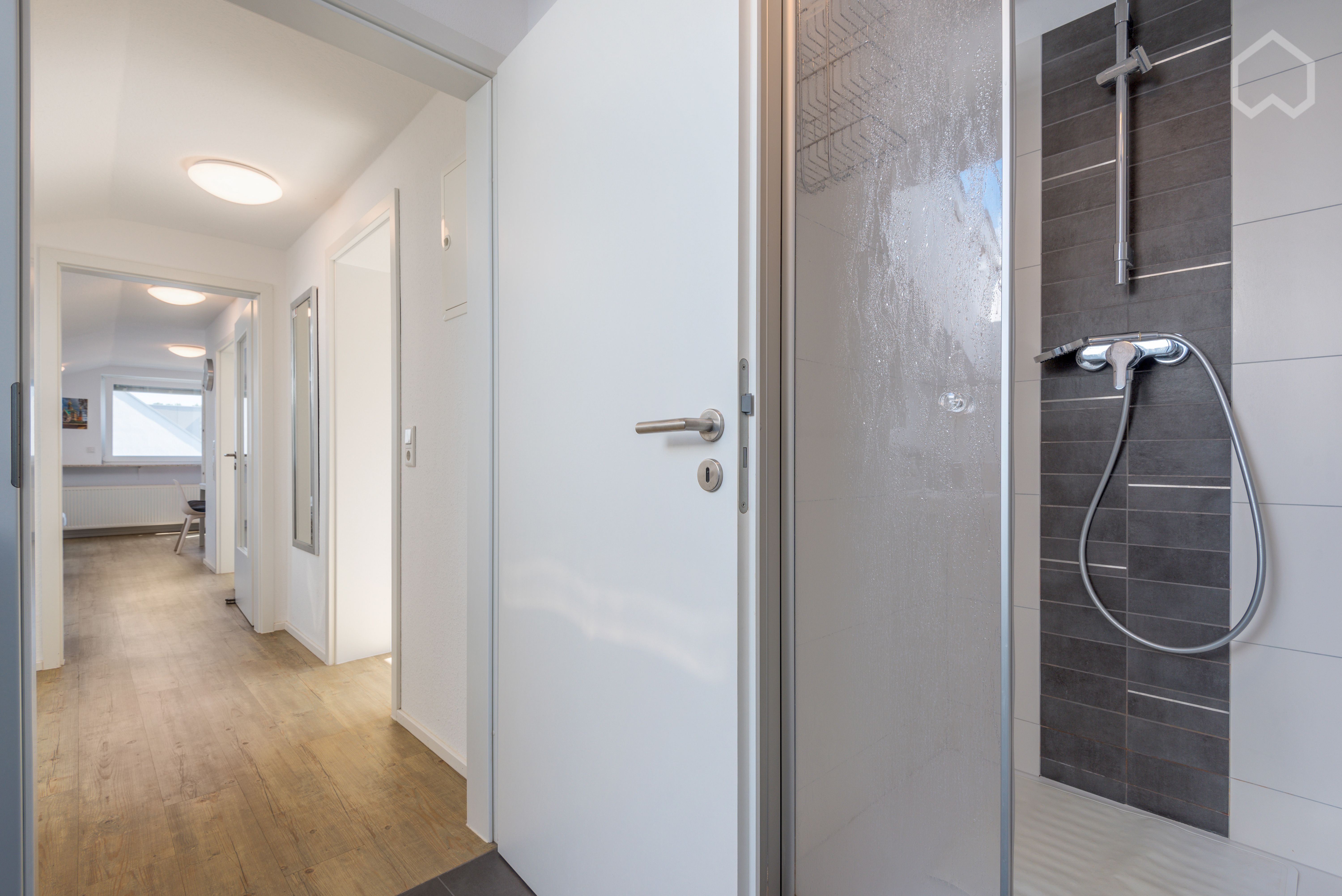  Modern 3-Room Roof Studio In Darmstadt  -  Modern 3-room roof studio in Darmstadt  - Gallery -  7
