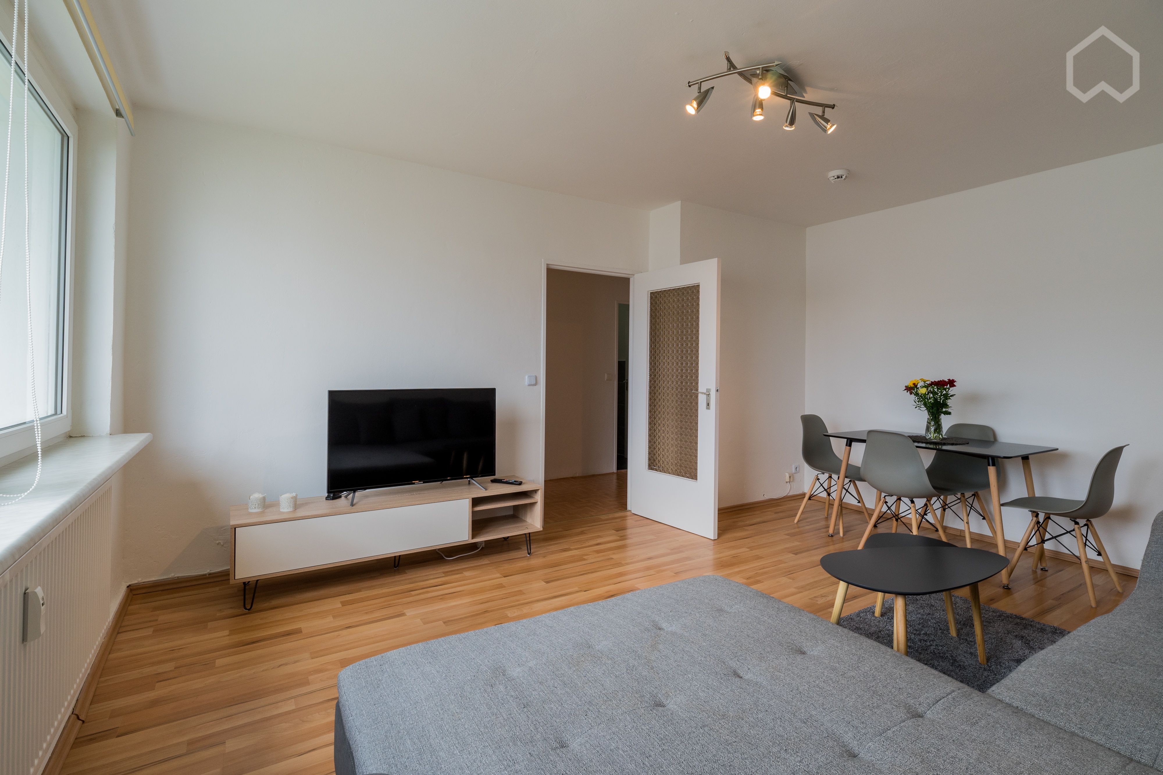  Beautiful Bright Apartment With Balcony  -  Beautiful bright apartment with balcony  - Gallery -  27