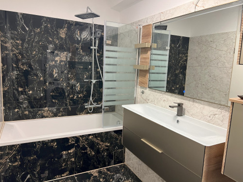 Luxurious gallery apartment in a prime location in Oberkassel.