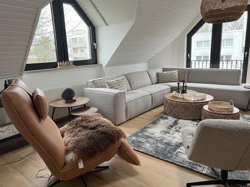 Luxurious gallery apartment in a prime location in Oberkassel.