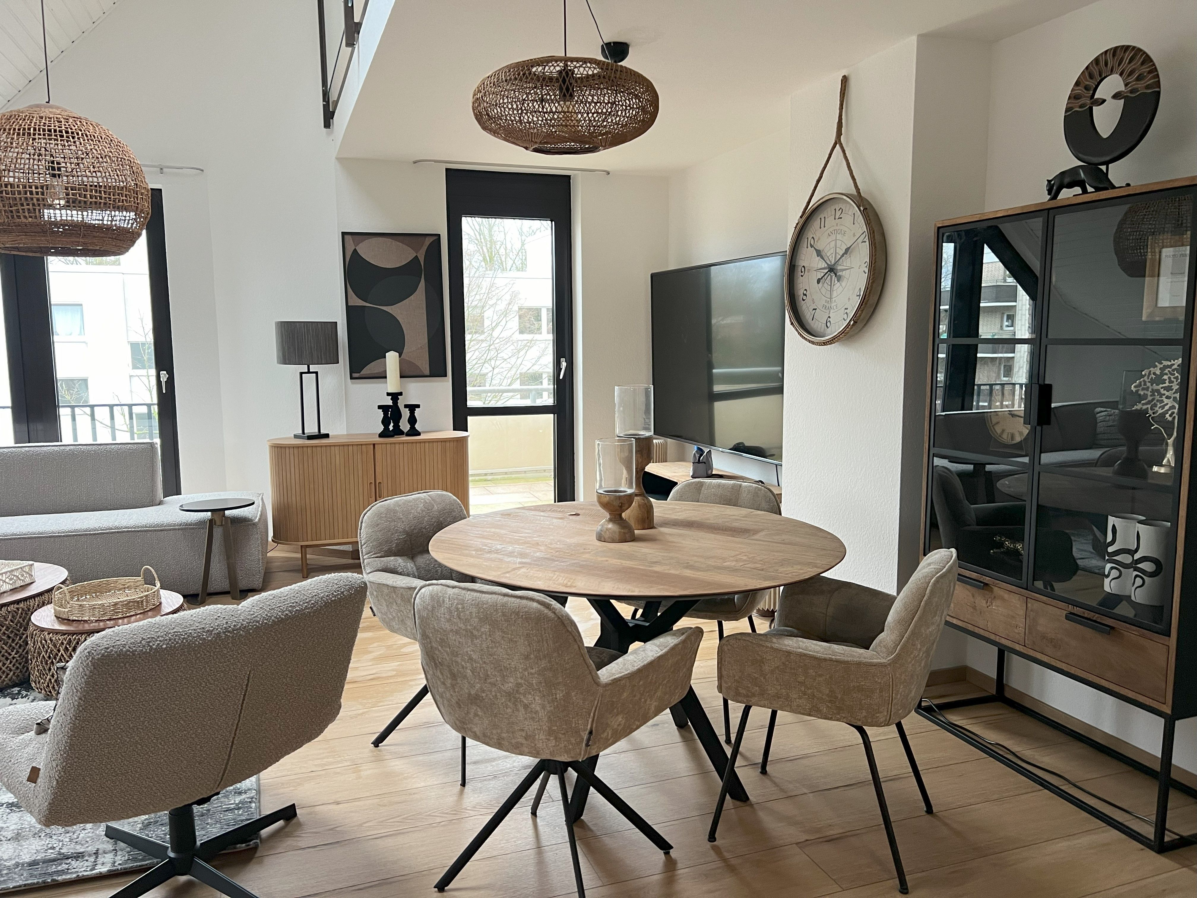  Luxurious Gallery Apartment In A Prime Location In Oberkassel.  -  Luxurious gallery apartment in a prime location in Oberkassel.  - Gallery -  2