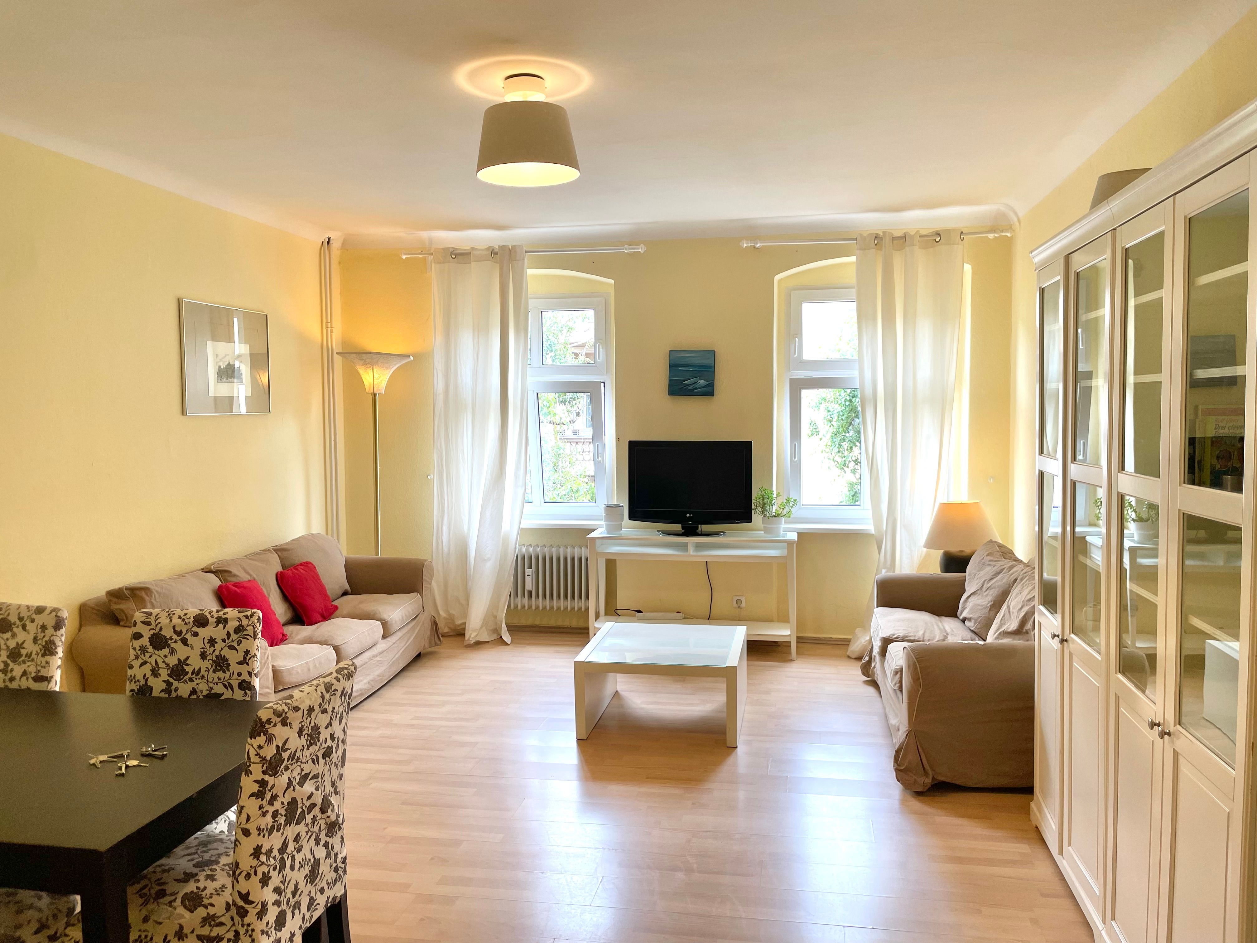 Pretty Third Floor Three Bedroomed Apartment (with Lift) In Charlottenburg - Pretty third floor three bedroomed apartment (with lift) in Charlottenburg - Gallery - 1