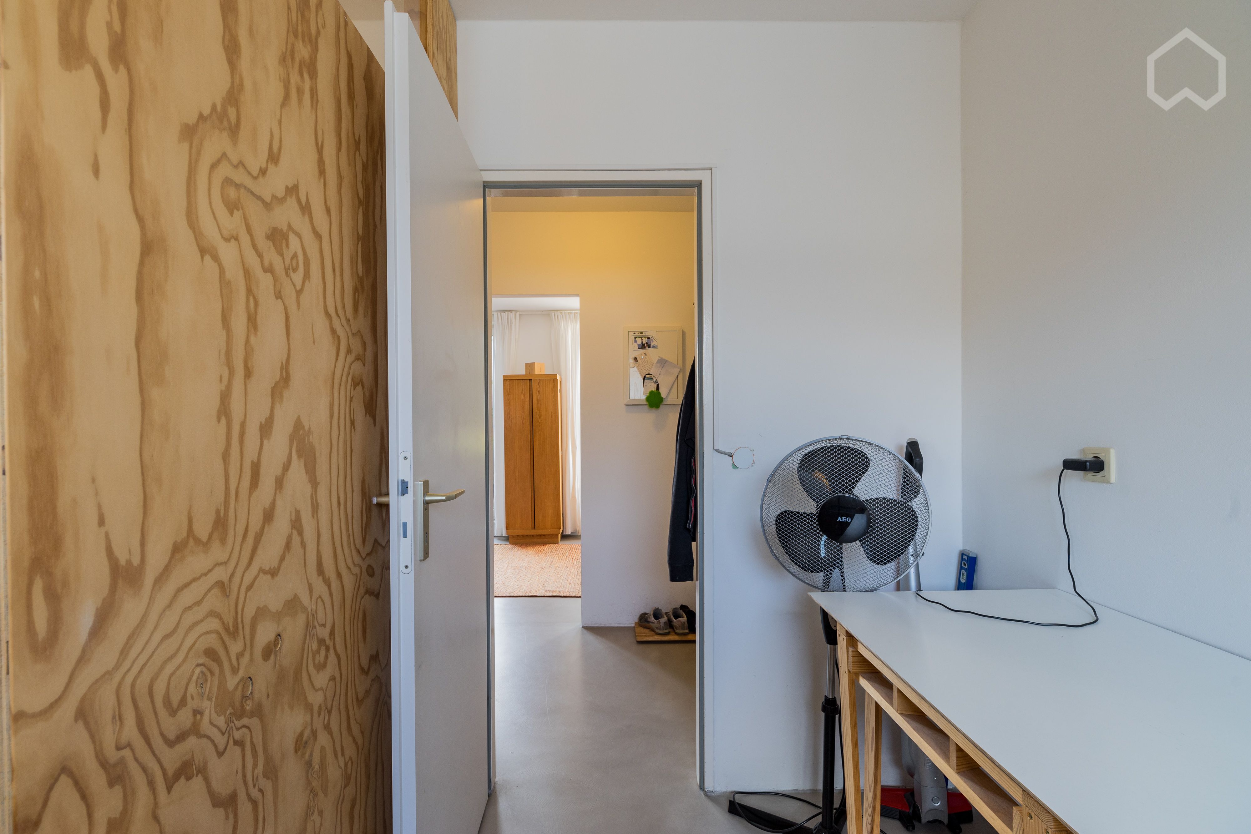  Neat & Charming Home With Nice Neighbours  -  Neat & charming home with nice neighbours  - Gallery -  8