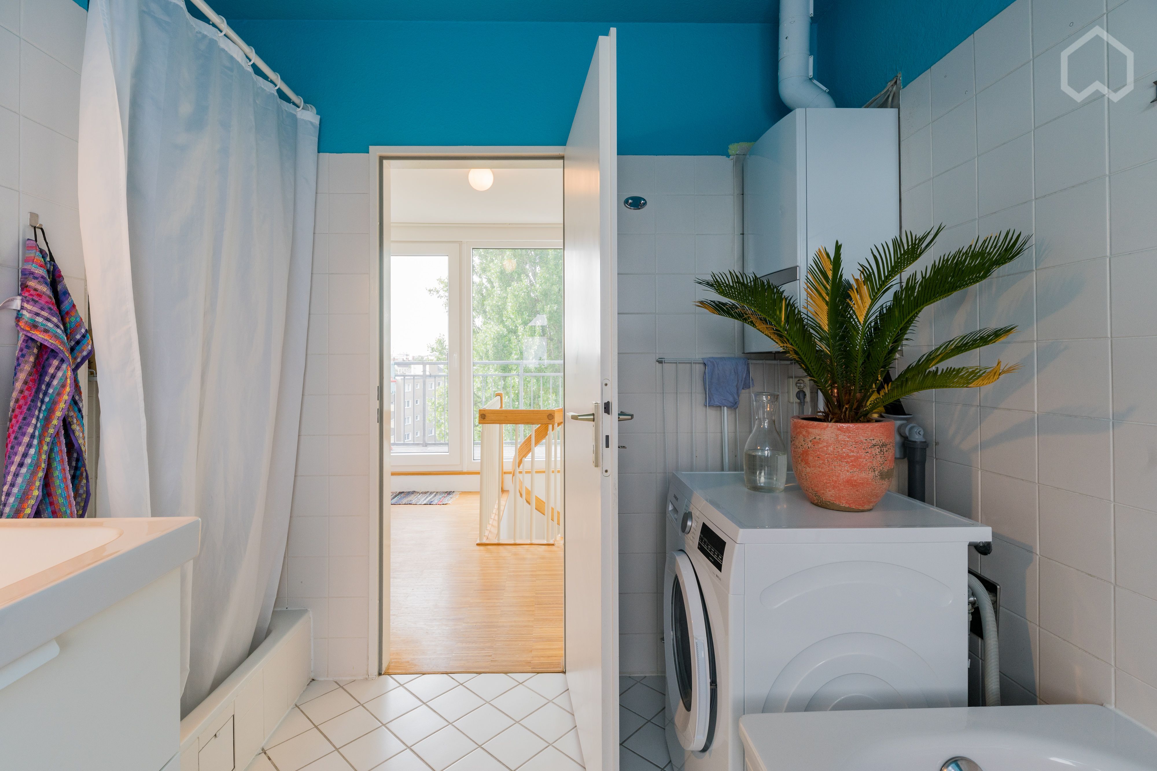  Neat & Charming Home With Nice Neighbours  -  Neat & charming home with nice neighbours  - Gallery -  7