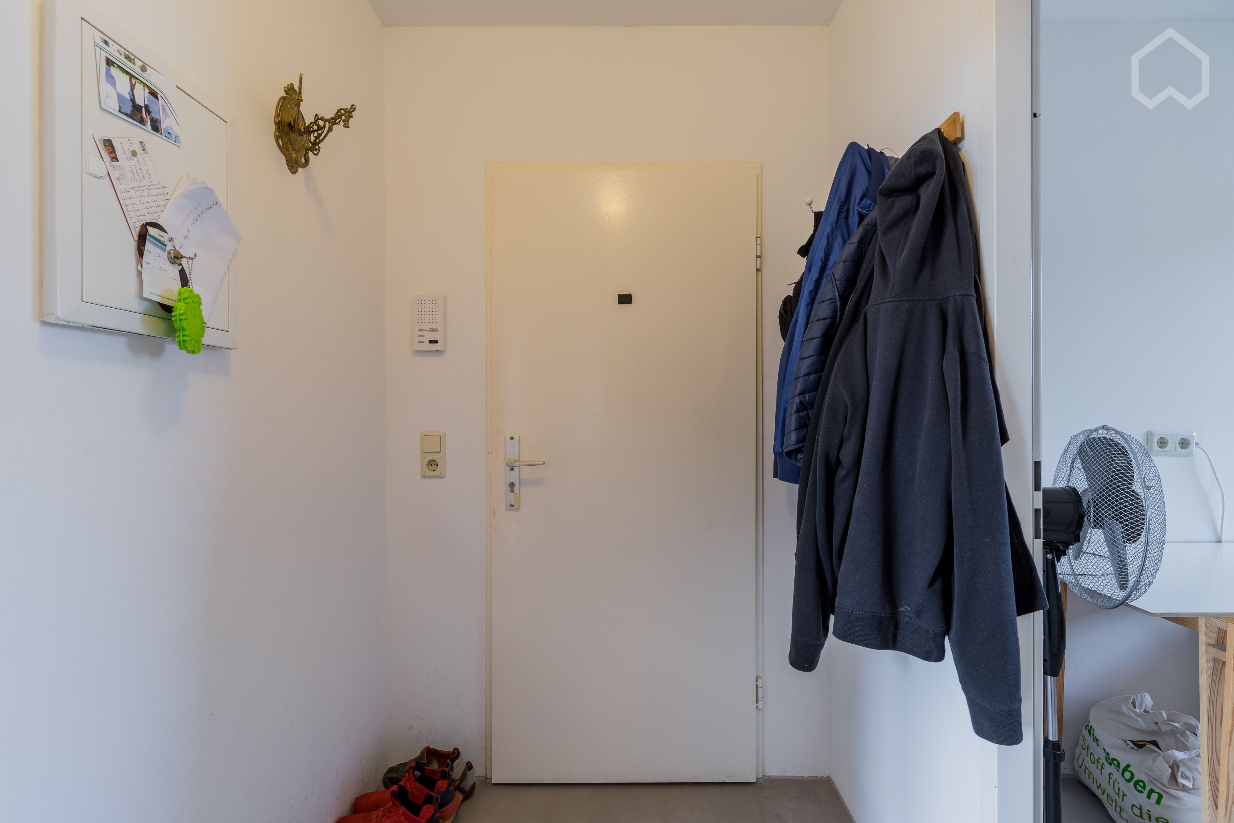  Neat & Charming Home With Nice Neighbours  -  Neat & charming home with nice neighbours  - Gallery -  9