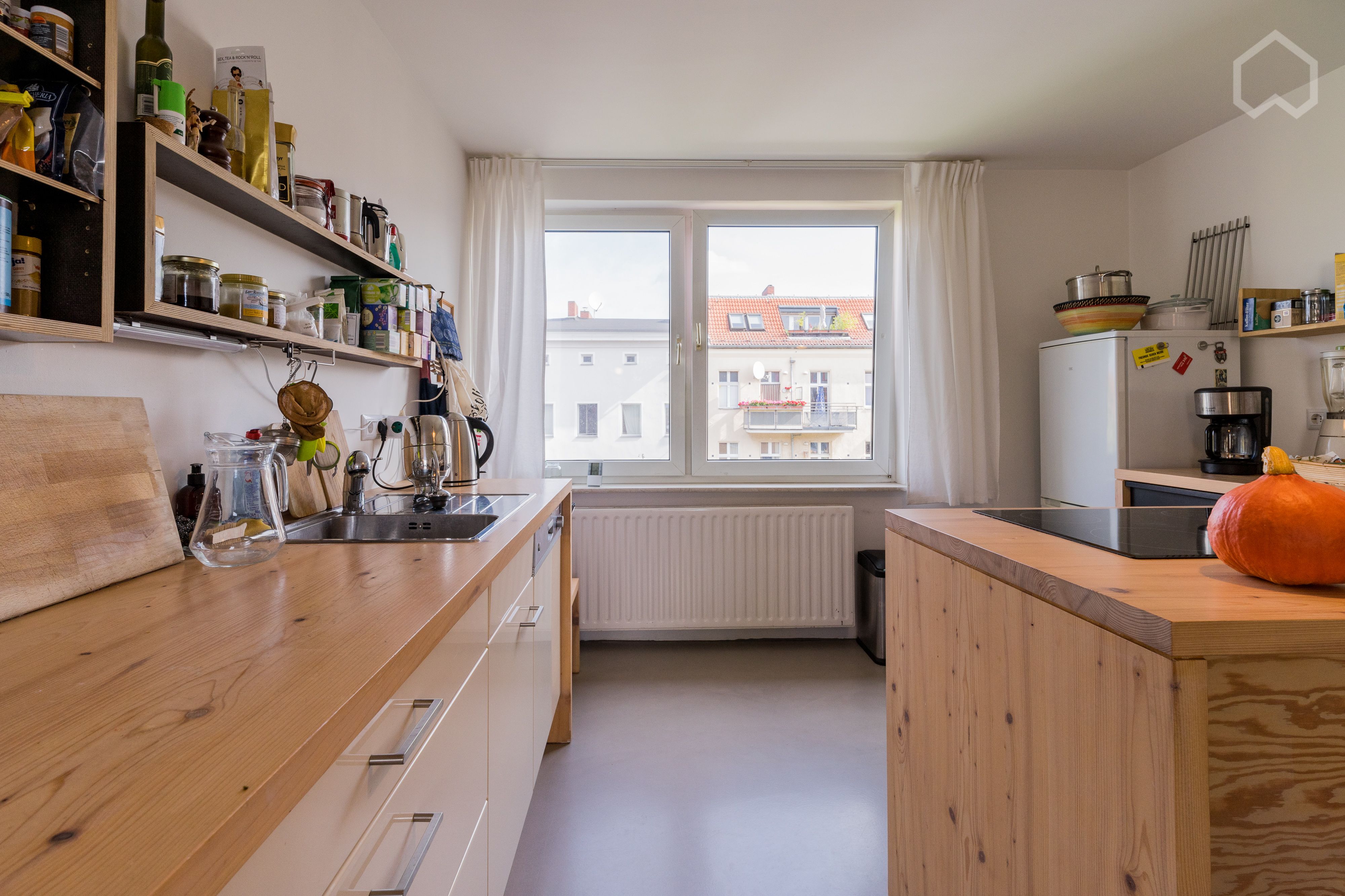  Neat & Charming Home With Nice Neighbours  -  Neat & charming home with nice neighbours  - Gallery -  11