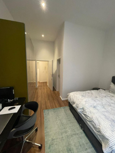 Beautifully furnished en suite room