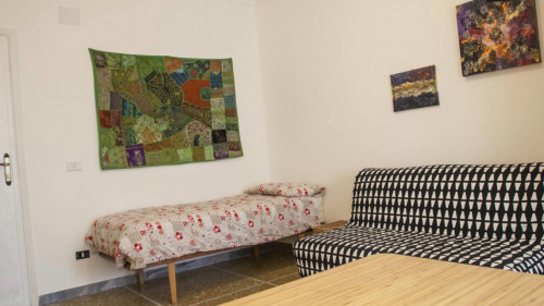 Twin bedroom in a 3-bedroom apartment near Giardino Laura Maria Caterina Bassi