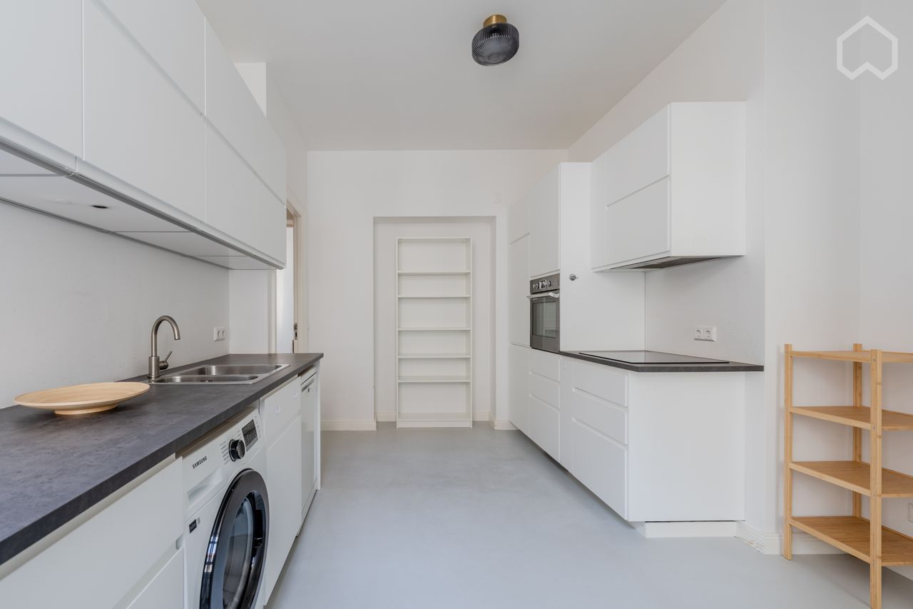  GIRLS ONLY APARTMENT | Stylish Room With Balcony In Historical Apartment On Famous Torstraße / Near   -  GIRLS ONLY APARTMENT | Stylish Room with Balcony in Historical Apartment on famous Torstraße / near Rosenthaler Platz  - Gallery -  14