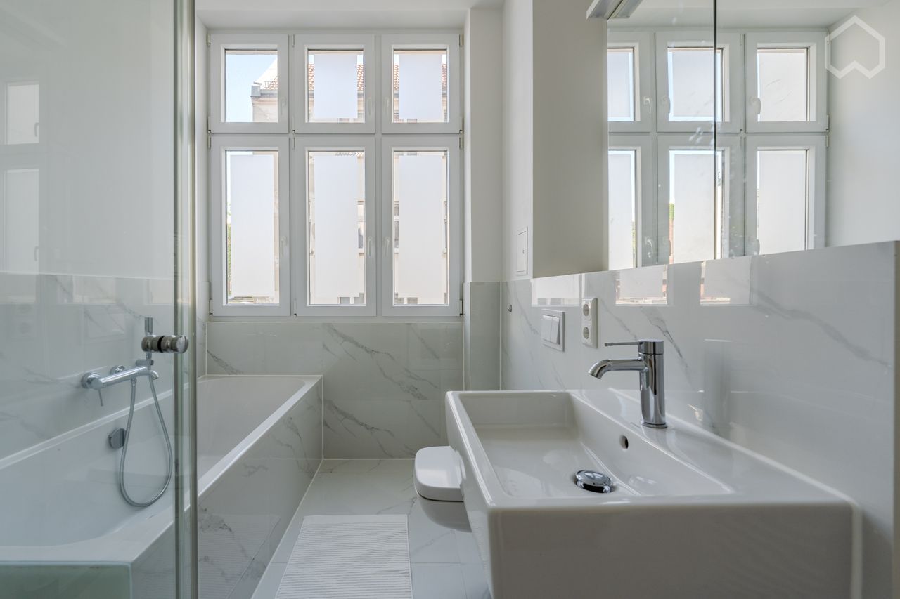  GIRLS ONLY APARTMENT | Stylish Room With Balcony In Historical Apartment On Famous Torstraße / Near   -  GIRLS ONLY APARTMENT | Stylish Room with Balcony in Historical Apartment on famous Torstraße / near Rosenthaler Platz  - Gallery -  11