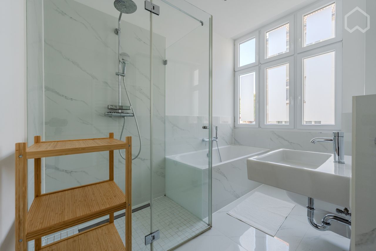  GIRLS ONLY APARTMENT | Stylish Room With Balcony In Historical Apartment On Famous Torstraße / Near   -  GIRLS ONLY APARTMENT | Stylish Room with Balcony in Historical Apartment on famous Torstraße / near Rosenthaler Platz  - Gallery -  12