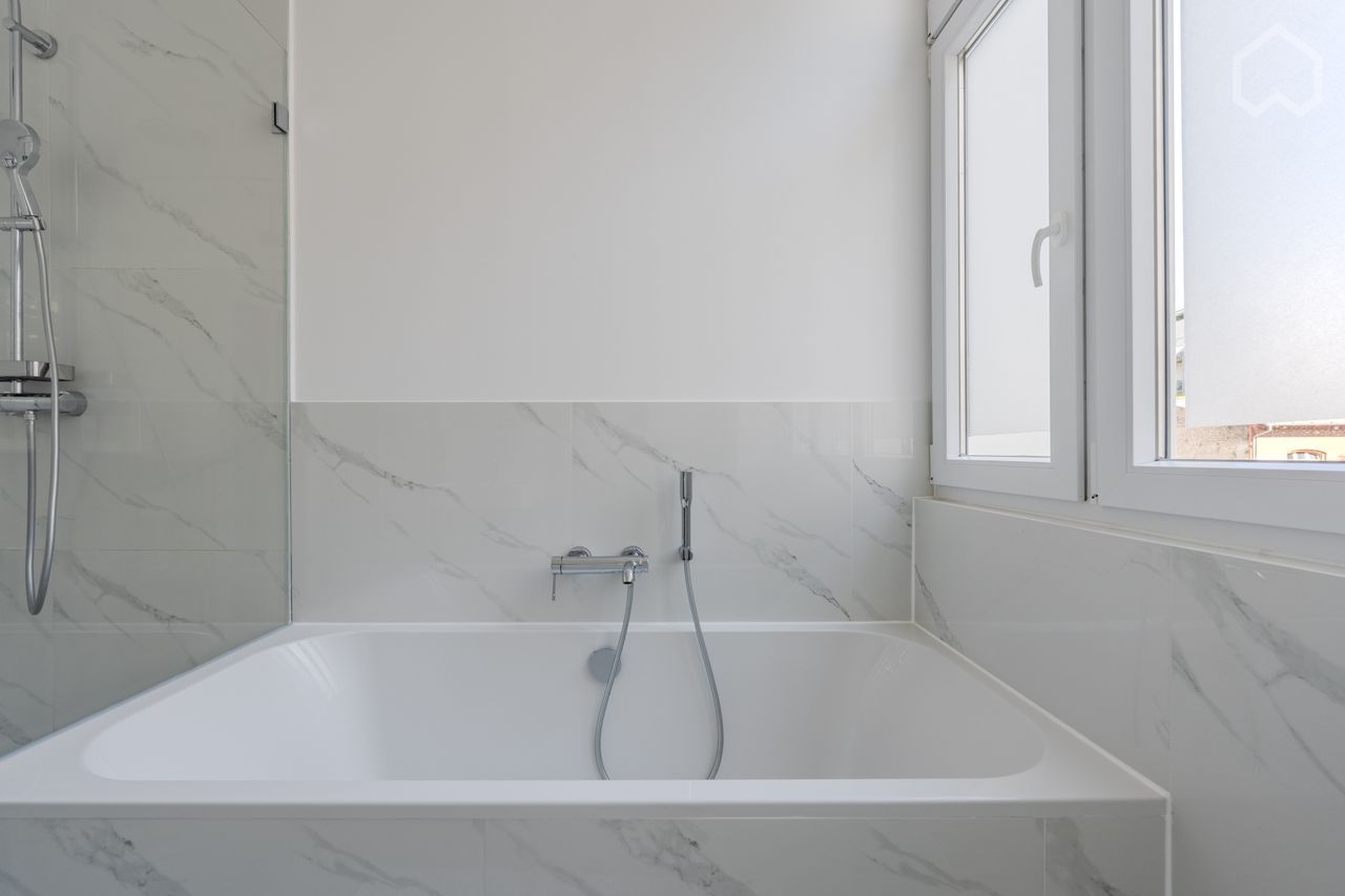  GIRLS ONLY APARTMENT | Stylish Room With Balcony In Historical Apartment On Famous Torstraße / Near   -  GIRLS ONLY APARTMENT | Stylish Room with Balcony in Historical Apartment on famous Torstraße / near Rosenthaler Platz  - Gallery -  8