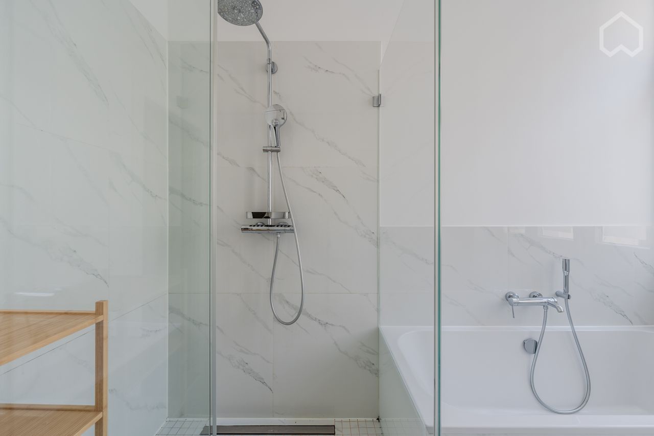 GIRLS ONLY APARTMENT | Stylish Room With Balcony In Historical Apartment On Famous Torstraße / Near - GIRLS ONLY APARTMENT | Stylish Room with Balcony in Historical Apartment on famous Torstraße / near Rosenthaler Platz - Gallery - 9