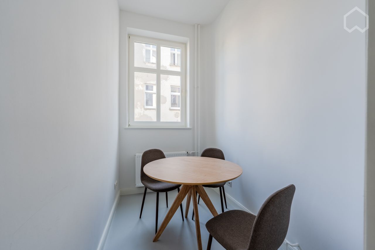  GIRLS ONLY APARTMENT | Stylish Room With Balcony In Historical Apartment On Famous Torstraße / Near   -  GIRLS ONLY APARTMENT | Stylish Room with Balcony in Historical Apartment on famous Torstraße / near Rosenthaler Platz  - Gallery -  13