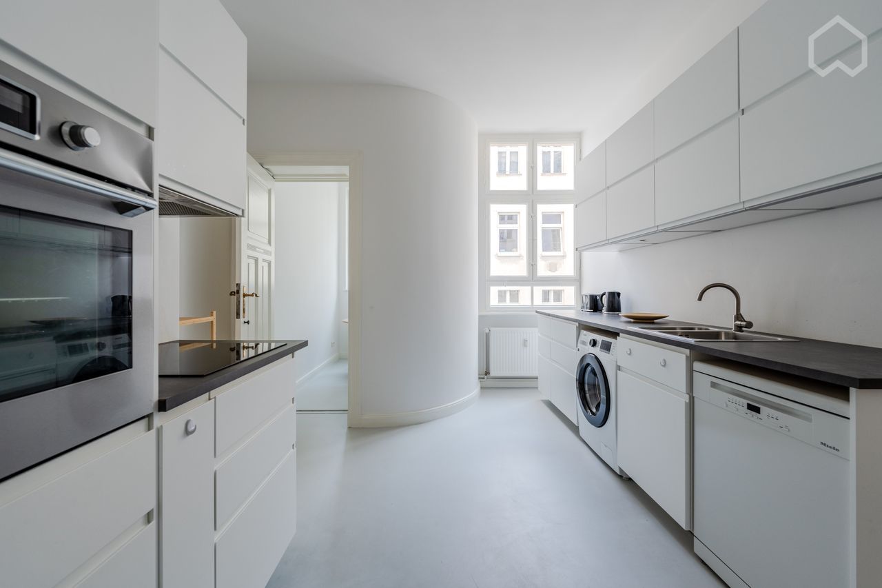  GIRLS ONLY APARTMENT | Stylish Room With Balcony In Historical Apartment On Famous Torstraße / Near   -  GIRLS ONLY APARTMENT | Stylish Room with Balcony in Historical Apartment on famous Torstraße / near Rosenthaler Platz  - Gallery -  16