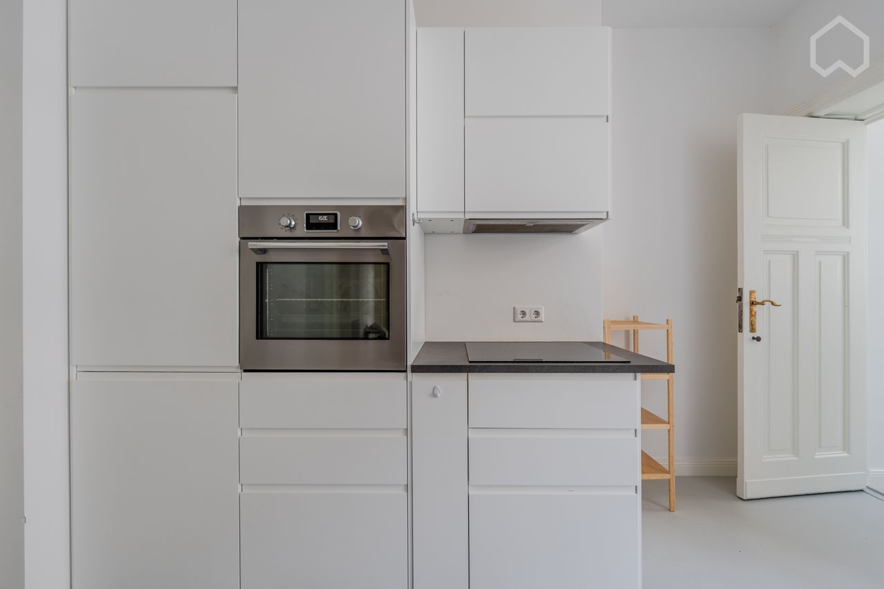 GIRLS ONLY APARTMENT | Stylish Room With Balcony In Historical Apartment On Famous Torstraße / Near - GIRLS ONLY APARTMENT | Stylish Room with Balcony in Historical Apartment on famous Torstraße / near Rosenthaler Platz - Gallery - 17